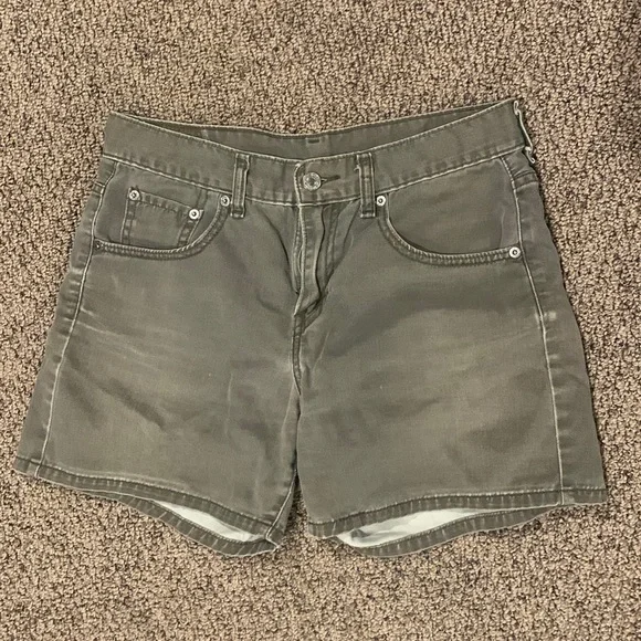 Levi’s Mom Jean Shorts - Picture 1 of 8